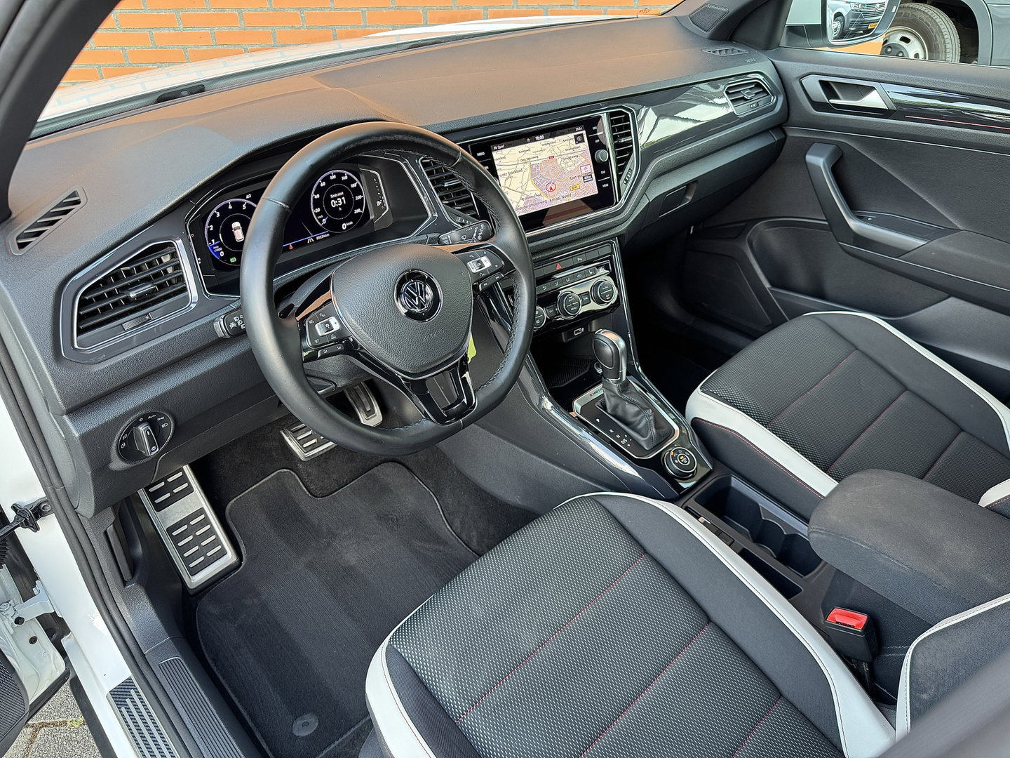 Volkswagen T-Roc 2.0 TSI 4Motion Sport | 191 PK! | Panoramadak | Adaptive Cruise Control | Rijmodus Regeling | Lane Assist | Dodehoeksensor | Navigatie | Stoelverwarming | LED |