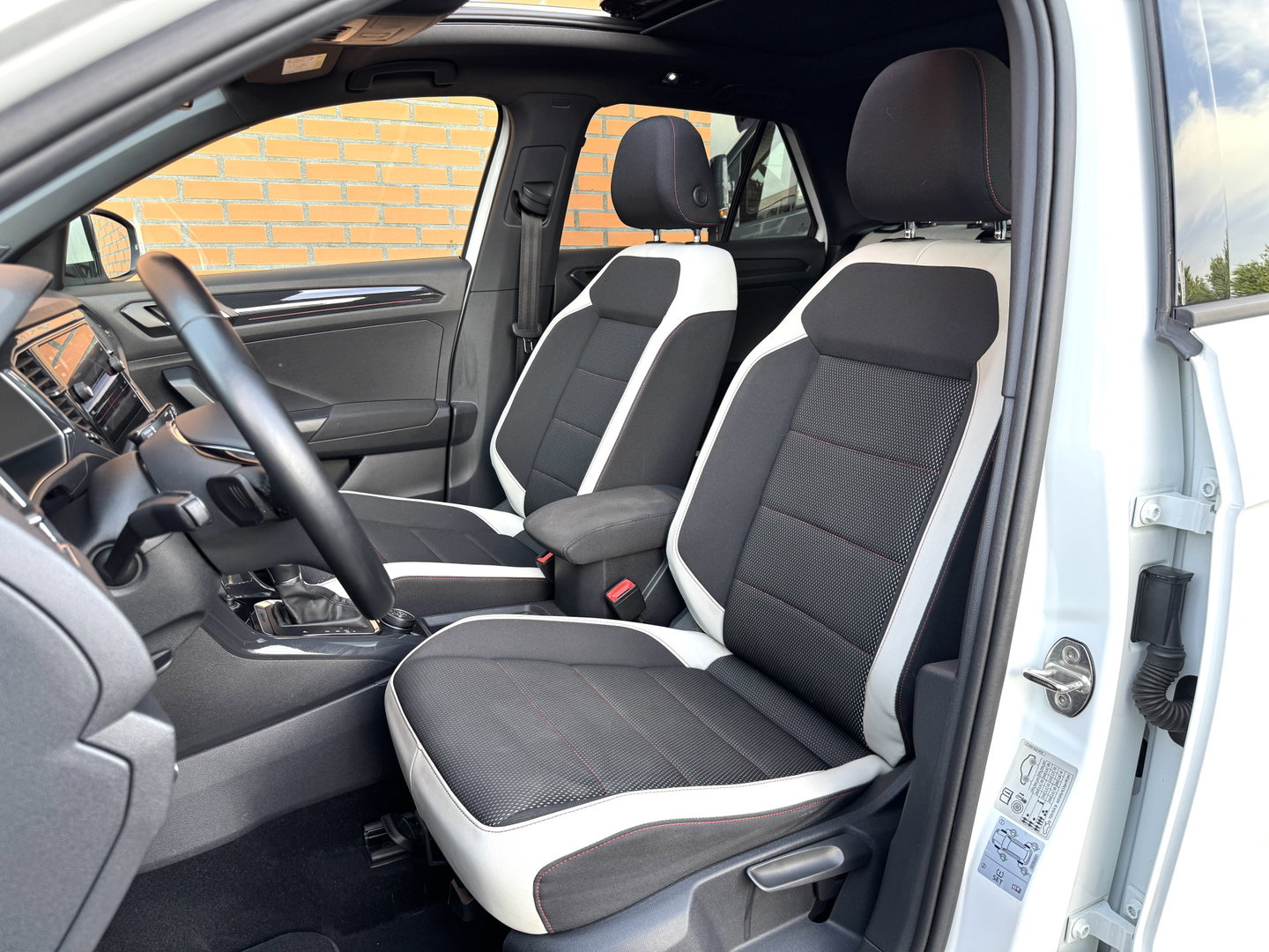 Volkswagen T-Roc 2.0 TSI 4Motion Sport | 191 PK! | Panoramadak | Adaptive Cruise Control | Rijmodus Regeling | Lane Assist | Dodehoeksensor | Navigatie | Stoelverwarming | LED |