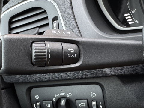 Volvo V40 1.6 T3 | Origineel Nederlands | NAP | Cruise Control | Achteruitrijcamera | Bluetooth | Parkeersensoren Achter | Airconditioning | Navigatie