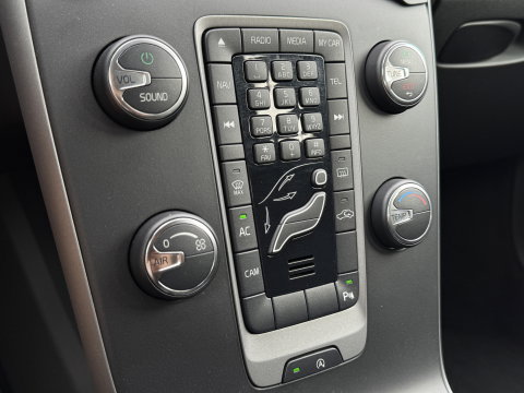 Volvo V40 1.6 T3 | Origineel Nederlands | NAP | Cruise Control | Achteruitrijcamera | Bluetooth | Parkeersensoren Achter | Airconditioning | Navigatie