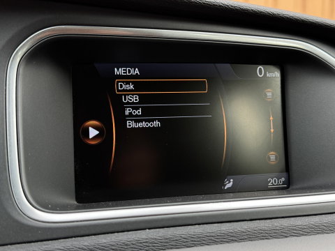 Volvo V40 1.6 T3 | Origineel Nederlands | NAP | Cruise Control | Achteruitrijcamera | Bluetooth | Parkeersensoren Achter | Airconditioning | Navigatie