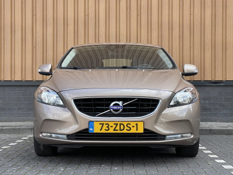 Volvo V40 1.6 T3 | Origineel Nederlands | NAP | Cruise Control | Achteruitrijcamera | Bluetooth | Parkeersensoren Achter | Airconditioning | Navigatie