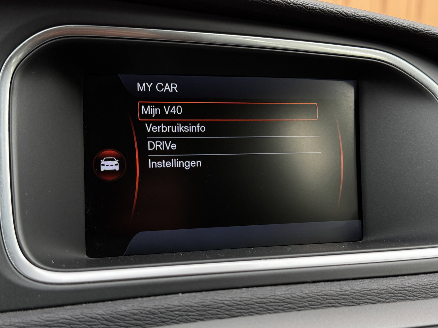 Volvo V40 1.6 T3 | Origineel Nederlands | NAP | Cruise Control | Achteruitrijcamera | Bluetooth | Parkeersensoren Achter | Airconditioning | Navigatie