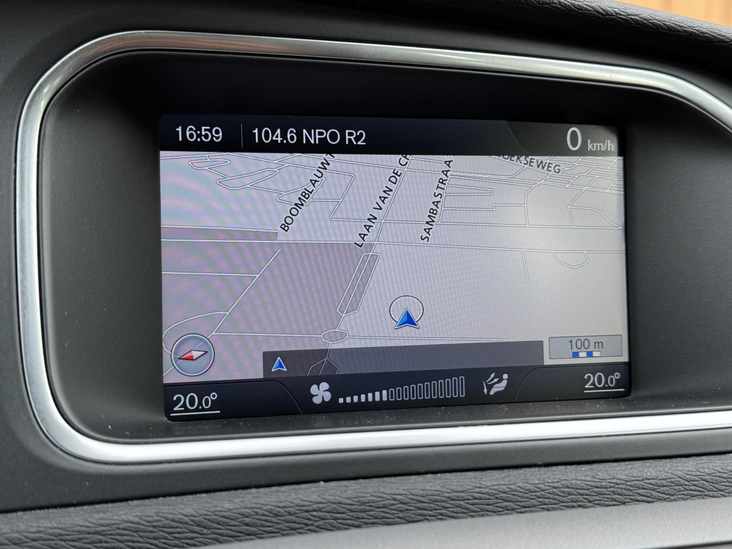 Volvo V40 1.6 T3 | Origineel Nederlands | NAP | Cruise Control | Achteruitrijcamera | Bluetooth | Parkeersensoren Achter | Airconditioning | Navigatie