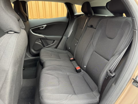 Volvo V40 1.6 T3 | Origineel Nederlands | NAP | Cruise Control | Achteruitrijcamera | Bluetooth | Parkeersensoren Achter | Airconditioning | Navigatie