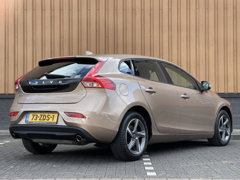 Volvo V40 1.6 T3 | Origineel Nederlands | NAP | Cruise Control | Achteruitrijcamera | Bluetooth | Parkeersensoren Achter | Airconditioning | Navigatie