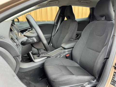 Volvo V40 1.6 T3 | Origineel Nederlands | NAP | Cruise Control | Achteruitrijcamera | Bluetooth | Parkeersensoren Achter | Airconditioning | Navigatie