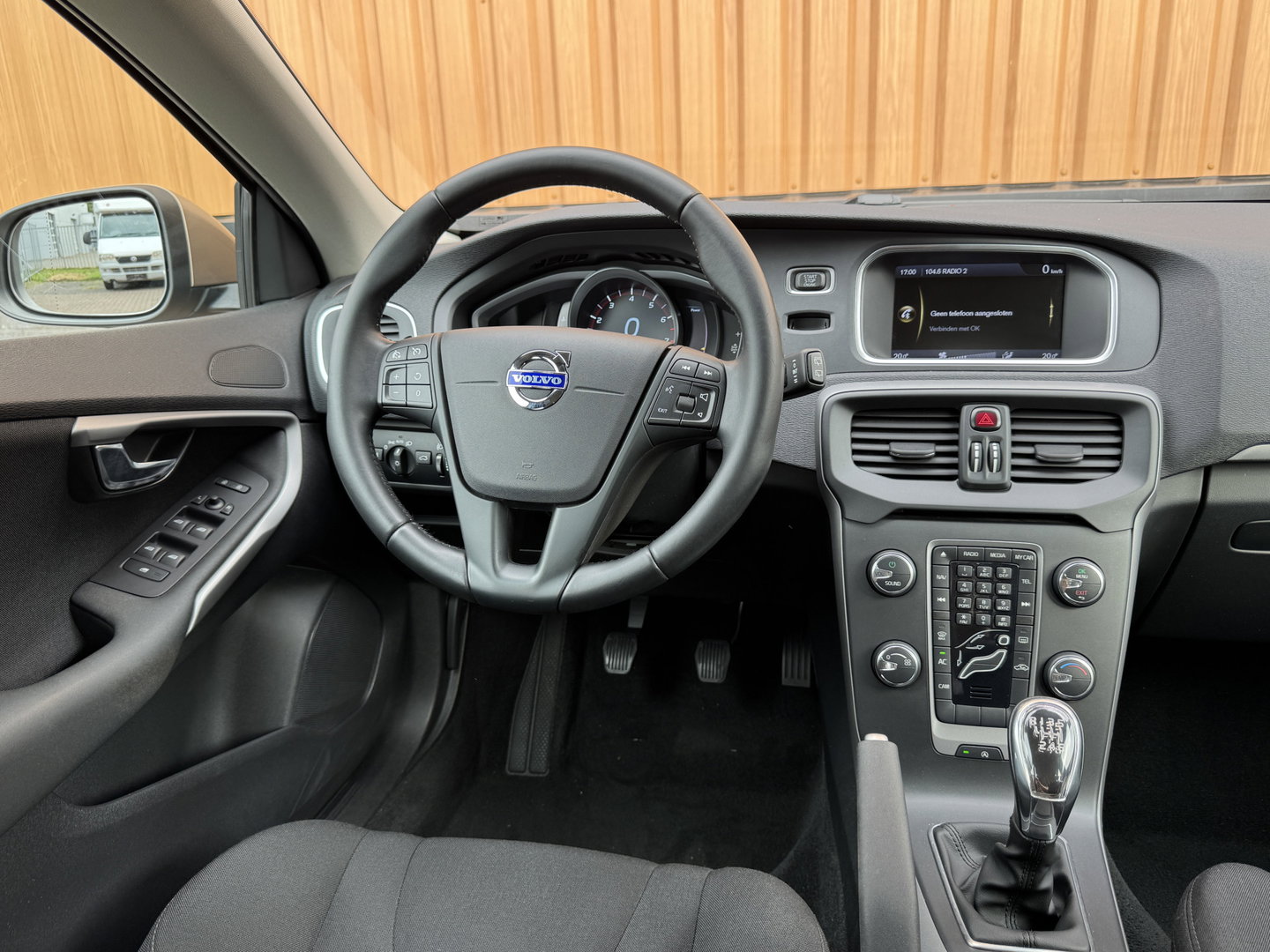 Volvo V40 1.6 T3 | Origineel Nederlands | NAP | Cruise Control | Achteruitrijcamera | Bluetooth | Parkeersensoren Achter | Airconditioning | Navigatie