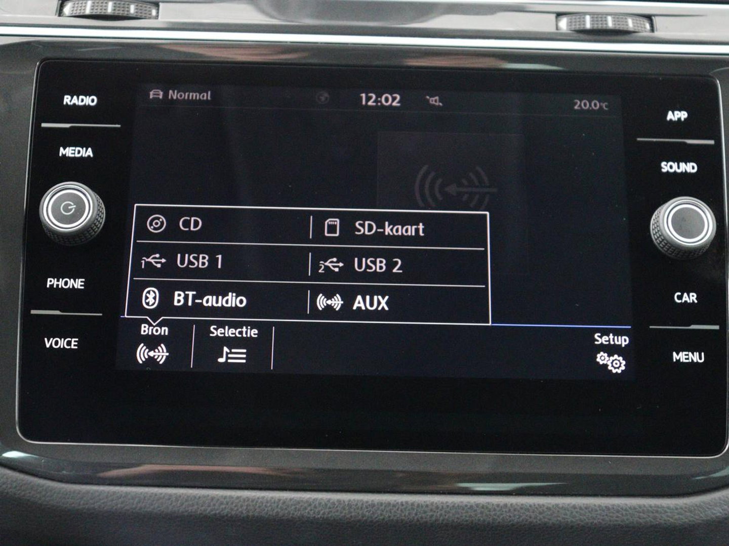 Volkswagen Tiguan 2.0 TSI 4Motion Highline Business R | Adaptive cruise | Carplay | Stuur/stoel verwarming | 3 zone klimaat | Climate control | Bluetooth | Navigatie  | Elektrische achterklep
