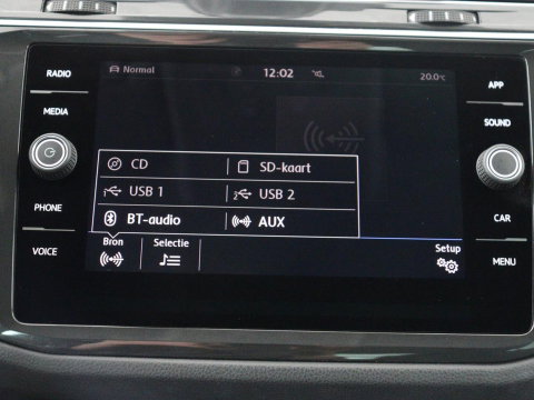 Volkswagen Tiguan 2.0 TSI 4Motion Highline Business R | Adaptive cruise | Carplay | Stuur/stoel verwarming | 3 zone klimaat | Climate control | Bluetooth | Navigatie  | Elektrische achterklep