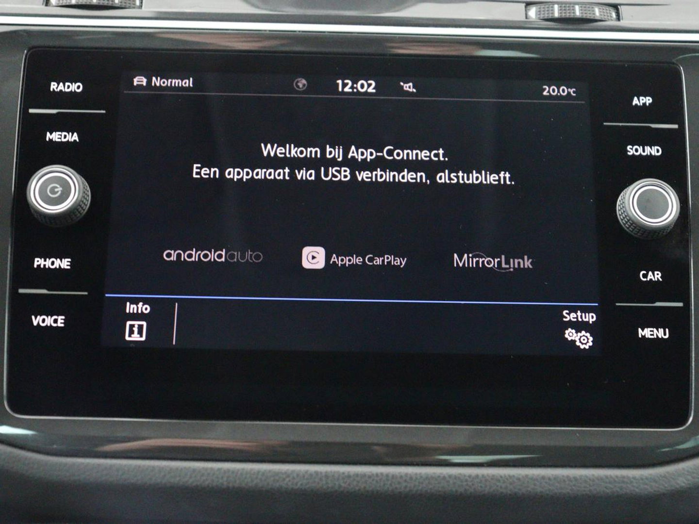 Volkswagen Tiguan 2.0 TSI 4Motion Highline Business R | Adaptive cruise | Carplay | Stuur/stoel verwarming | 3 zone klimaat | Climate control | Bluetooth | Navigatie  | Elektrische achterklep