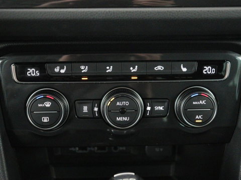 Volkswagen Tiguan 2.0 TSI 4Motion Highline Business R | Adaptive cruise | Carplay | Stuur/stoel verwarming | 3 zone klimaat | Climate control | Bluetooth | Navigatie  | Elektrische achterklep