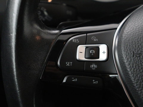 Volkswagen Tiguan 2.0 TSI 4Motion Highline Business R | Adaptive cruise | Carplay | Stuur/stoel verwarming | 3 zone klimaat | Climate control | Bluetooth | Navigatie  | Elektrische achterklep