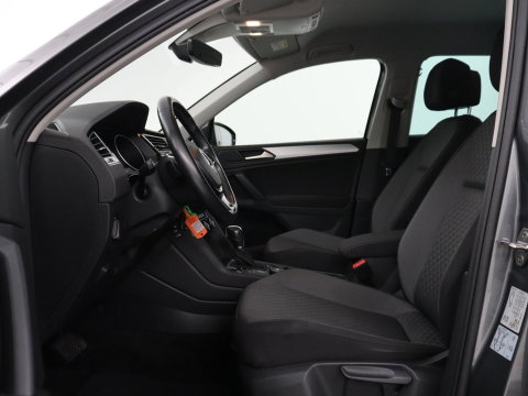 Volkswagen Tiguan 2.0 TSI 4Motion Highline Business R | Adaptive cruise | Carplay | Stuur/stoel verwarming | 3 zone klimaat | Climate control | Bluetooth | Navigatie  | Elektrische achterklep