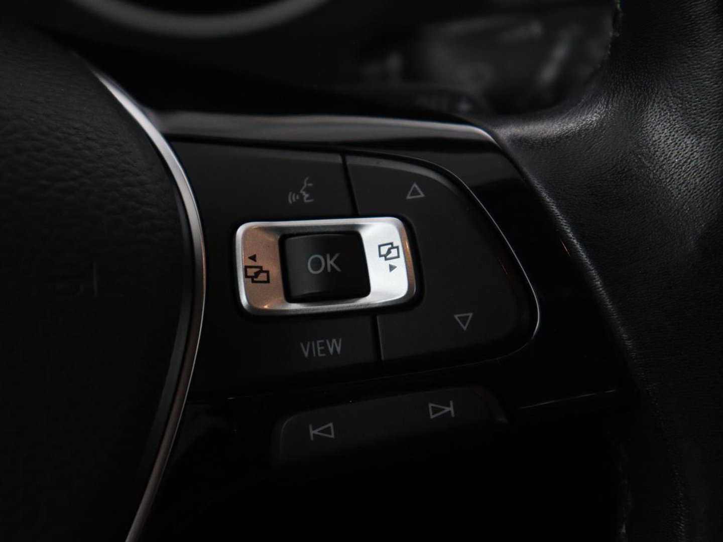 Volkswagen Tiguan 2.0 TSI 4Motion Highline Business R | Adaptive cruise | Carplay | Stuur/stoel verwarming | 3 zone klimaat | Climate control | Bluetooth | Navigatie  | Elektrische achterklep