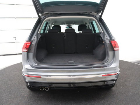 Volkswagen Tiguan 2.0 TSI 4Motion Highline Business R | Adaptive cruise | Carplay | Stuur/stoel verwarming | 3 zone klimaat | Climate control | Bluetooth | Navigatie  | Elektrische achterklep