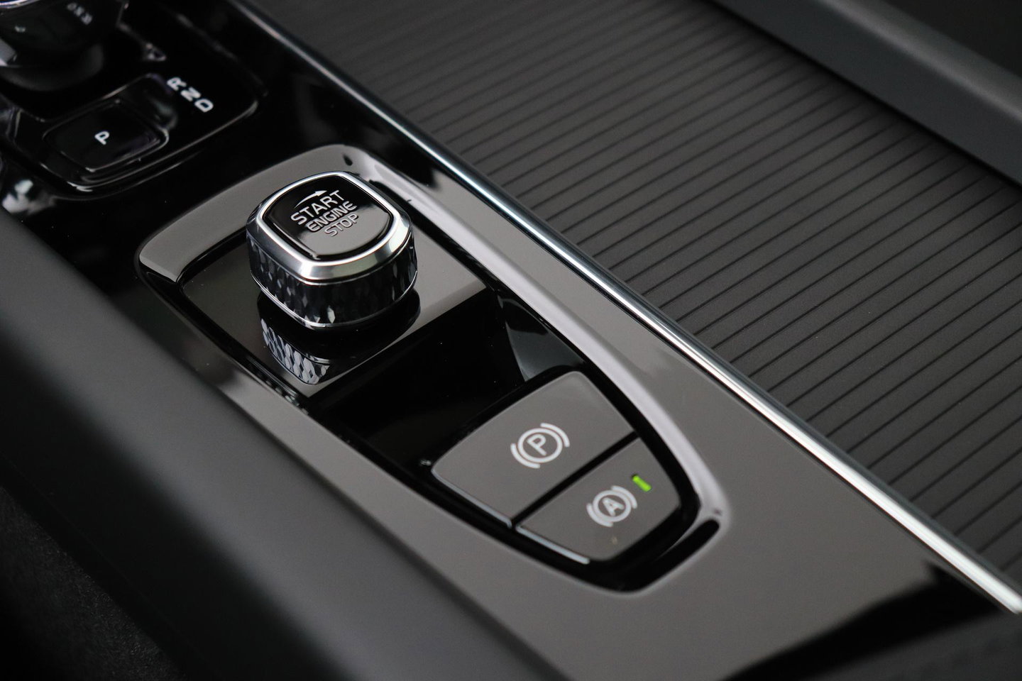 Volvo XC60 T8 Ultra Black Edition | Harman/Kardon | Panoramadak | BLIS | 360° Camera | Head-Up | Pilot Assist | Stoel+Stuurverwarming