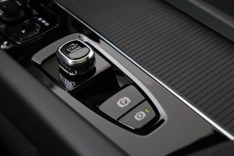 Volvo XC60 T8 Ultra Black Edition | Harman/Kardon | Panoramadak | BLIS | 360° Camera | Head-Up | Pilot Assist | Stoel+Stuurverwarming