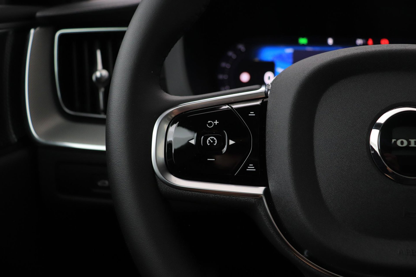 Volvo XC60 T8 Ultra Black Edition | Harman/Kardon | Panoramadak | BLIS | 360° Camera | Head-Up | Pilot Assist | Stoel+Stuurverwarming