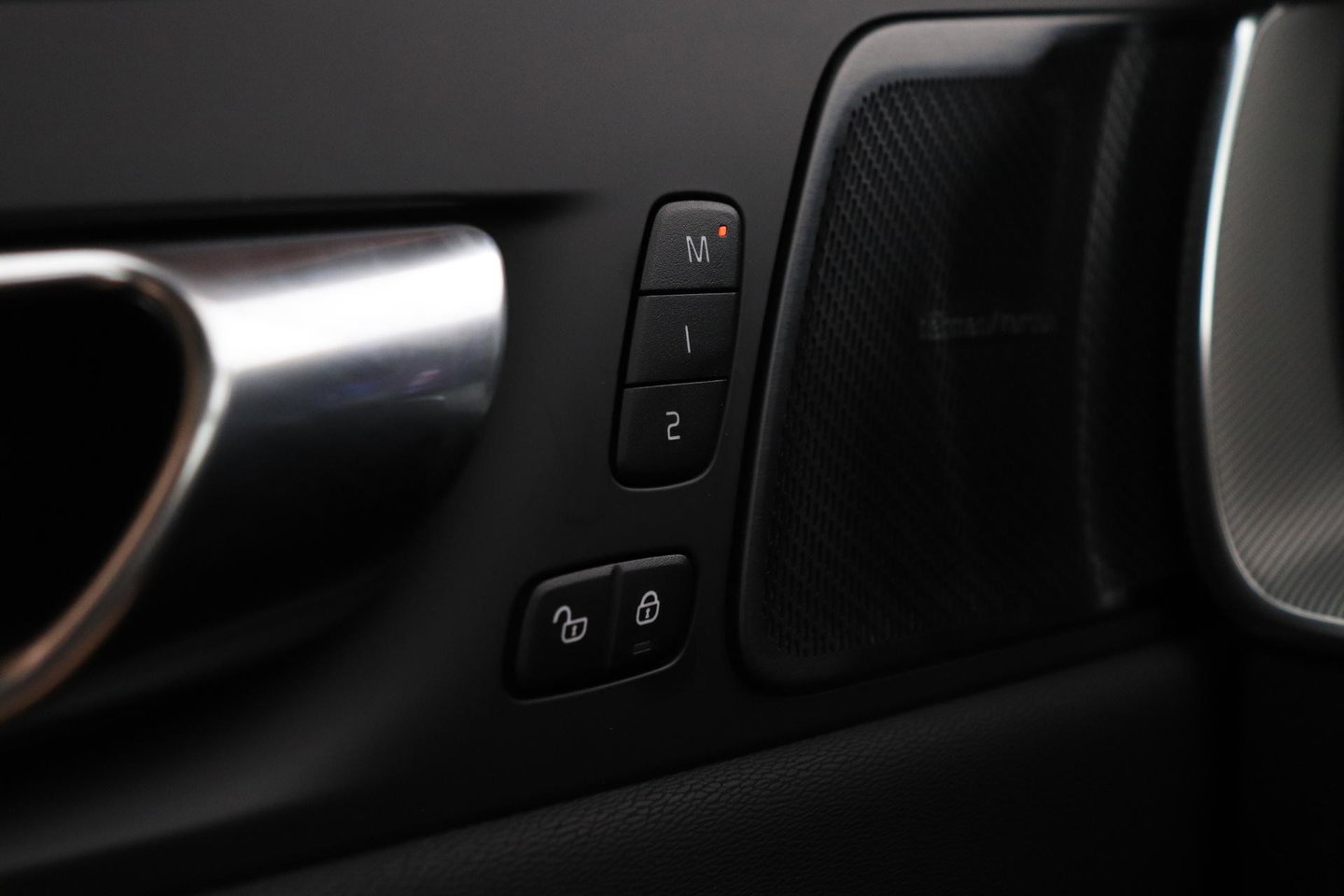 Volvo XC60 T8 Ultra Black Edition | Harman/Kardon | Panoramadak | BLIS | 360° Camera | Head-Up | Pilot Assist | Stoel+Stuurverwarming