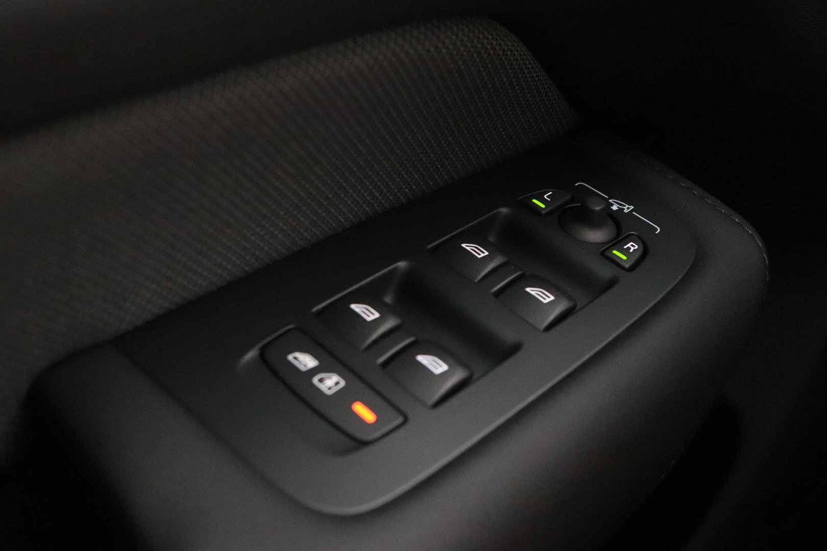 Volvo XC60 T8 Ultra Black Edition | Harman/Kardon | Panoramadak | BLIS | 360° Camera | Head-Up | Pilot Assist | Stoel+Stuurverwarming