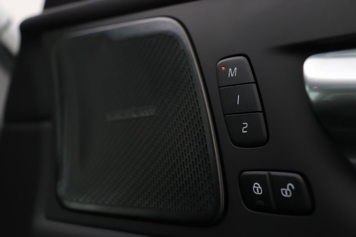 Volvo XC60 T8 Ultra Black Edition | Harman/Kardon | Panoramadak | BLIS | 360° Camera | Head-Up | Pilot Assist | Stoel+Stuurverwarming