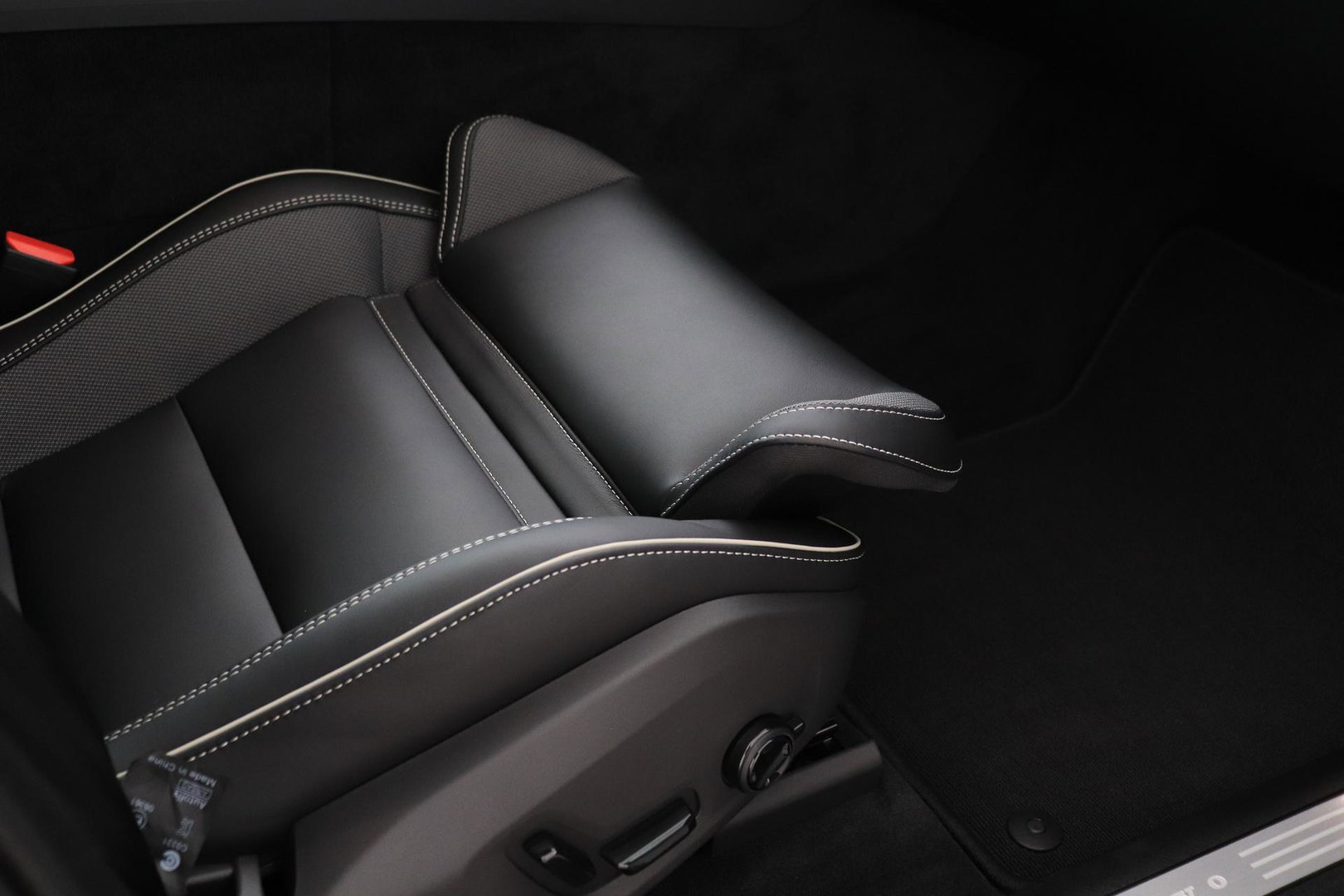 Volvo XC60 T8 Ultra Black Edition | Harman/Kardon | Panoramadak | BLIS | 360° Camera | Head-Up | Pilot Assist | Stoel+Stuurverwarming