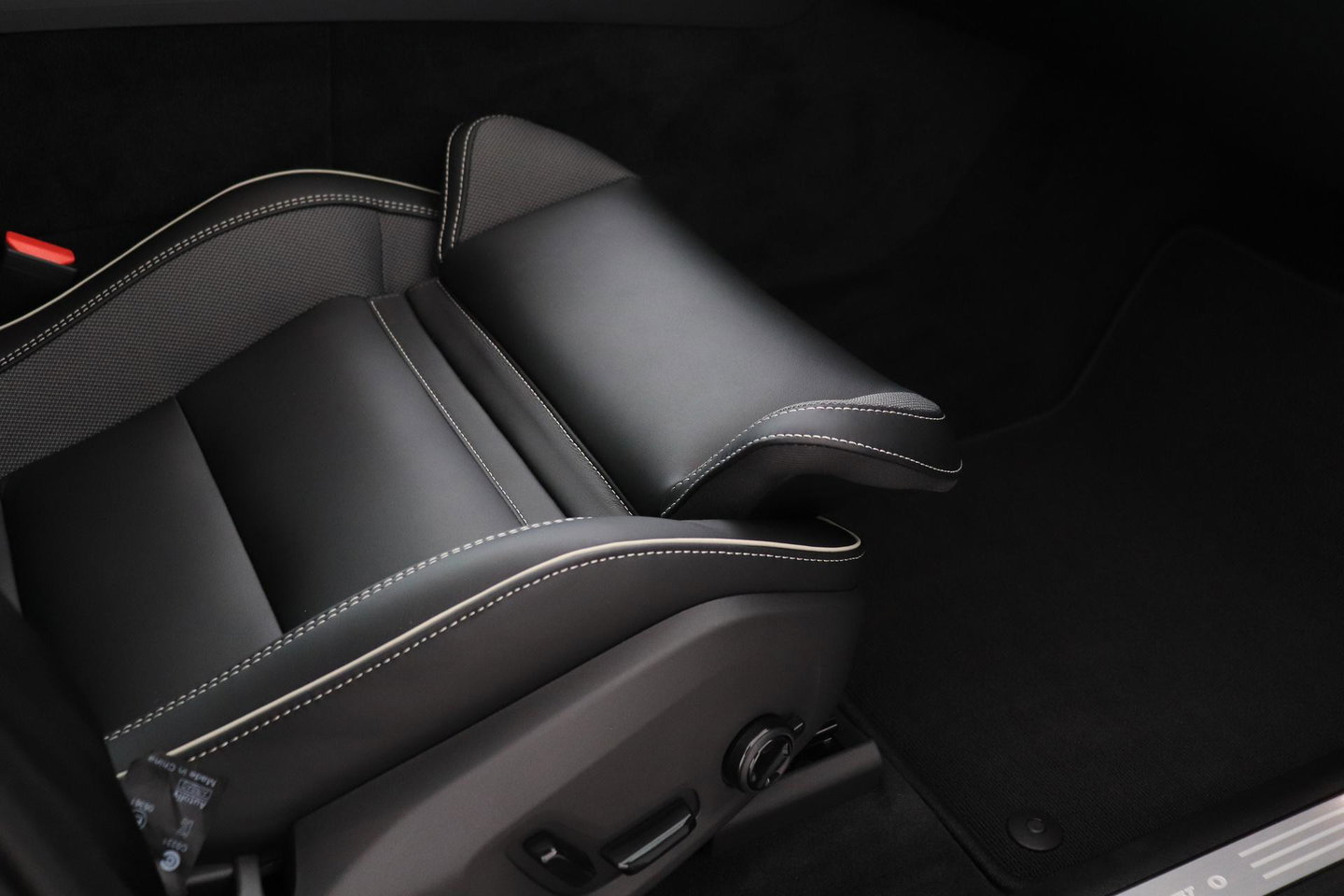 Volvo XC60 T8 Ultra Black Edition | Harman/Kardon | Panoramadak | BLIS | 360° Camera | Head-Up | Pilot Assist | Stoel+Stuurverwarming