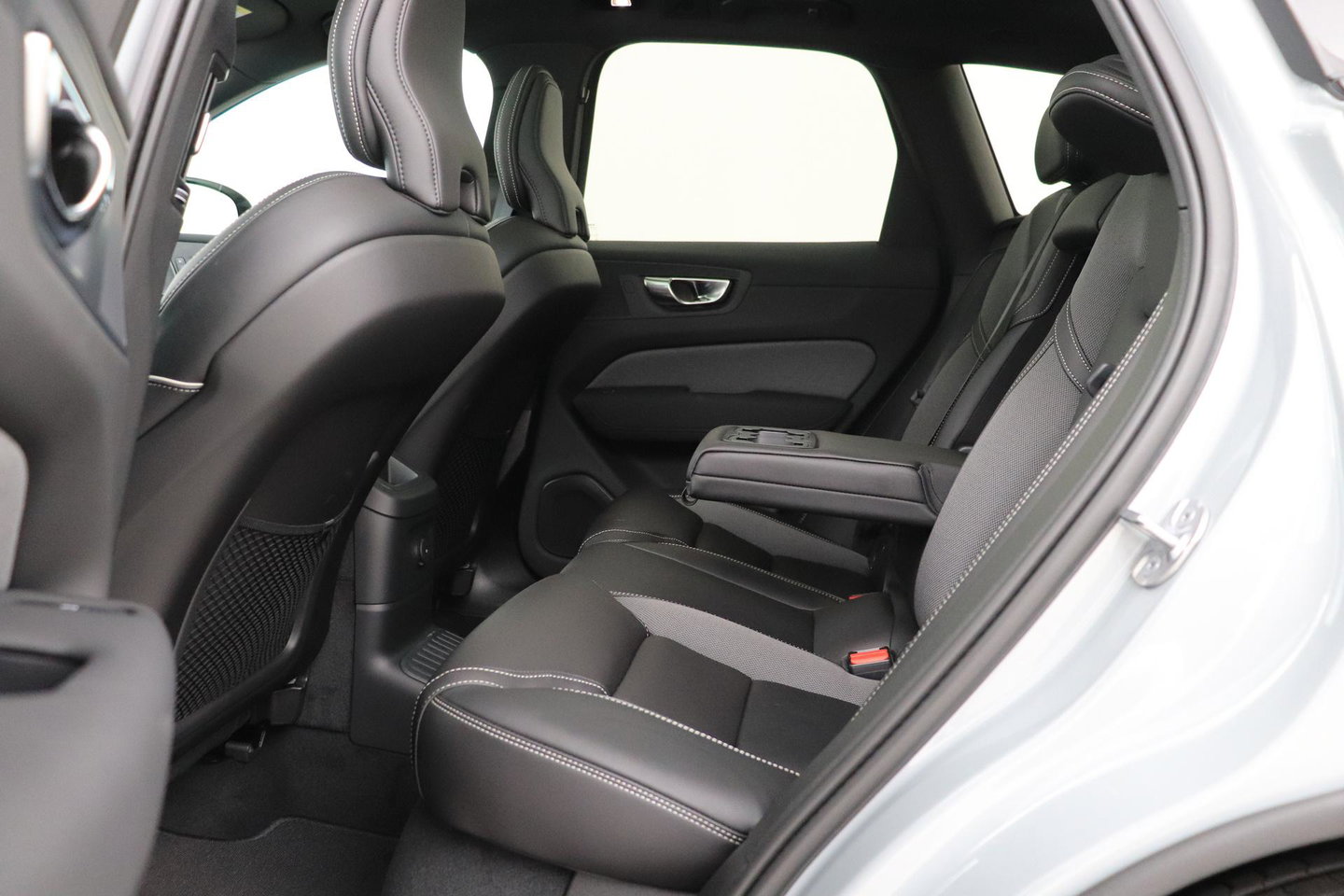 Volvo XC60 T8 Ultra Black Edition | Harman/Kardon | Panoramadak | BLIS | 360° Camera | Head-Up | Pilot Assist | Stoel+Stuurverwarming