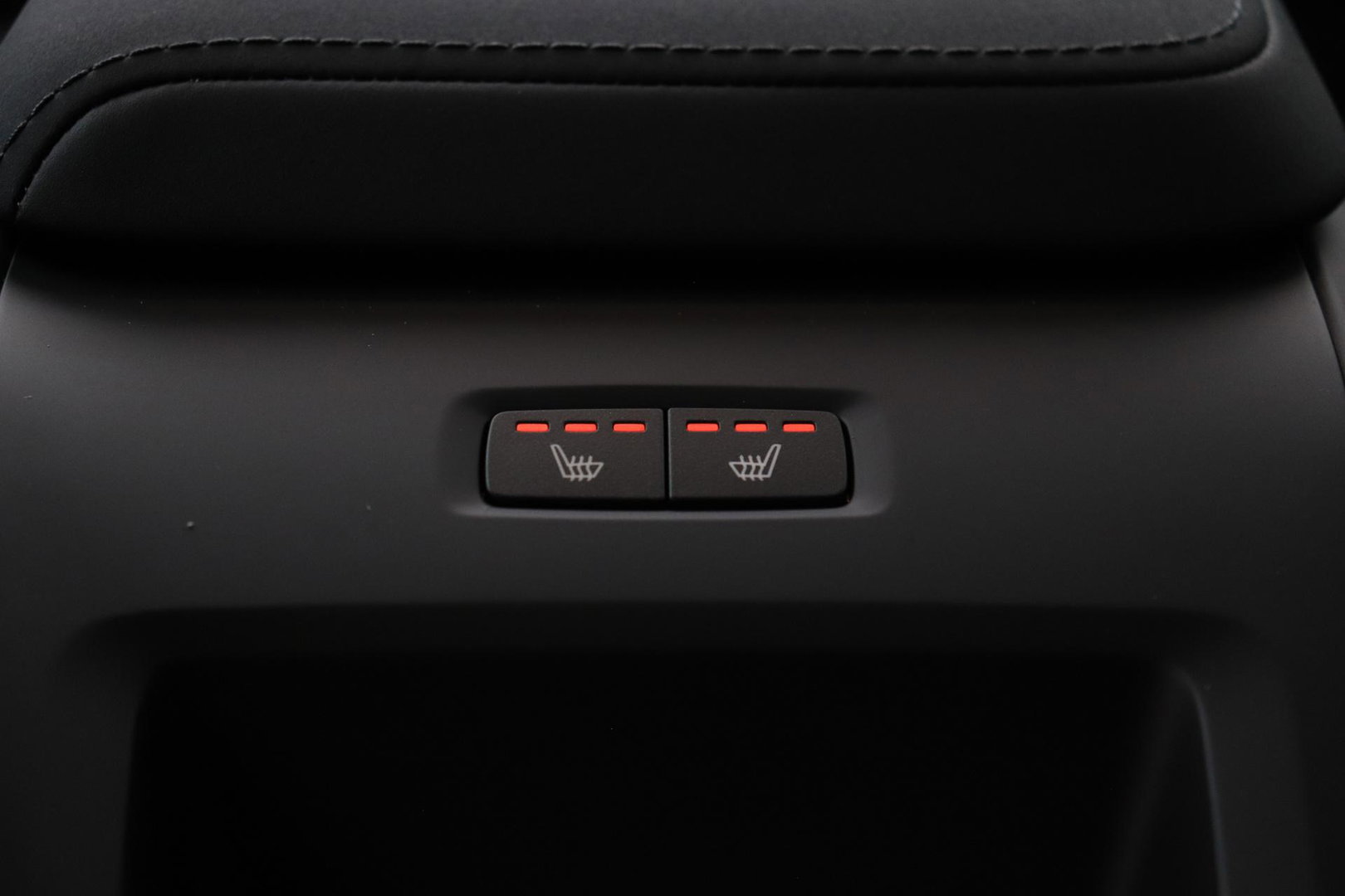 Volvo XC60 T8 Ultra Black Edition | Harman/Kardon | Panoramadak | BLIS | 360° Camera | Head-Up | Pilot Assist | Stoel+Stuurverwarming