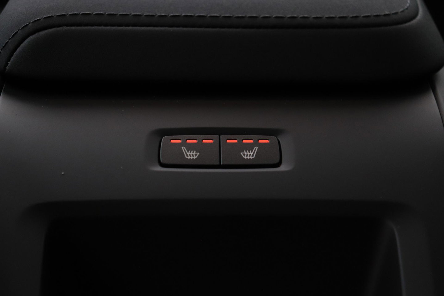 Volvo XC60 T8 Ultra Black Edition | Harman/Kardon | Panoramadak | BLIS | 360° Camera | Head-Up | Pilot Assist | Stoel+Stuurverwarming