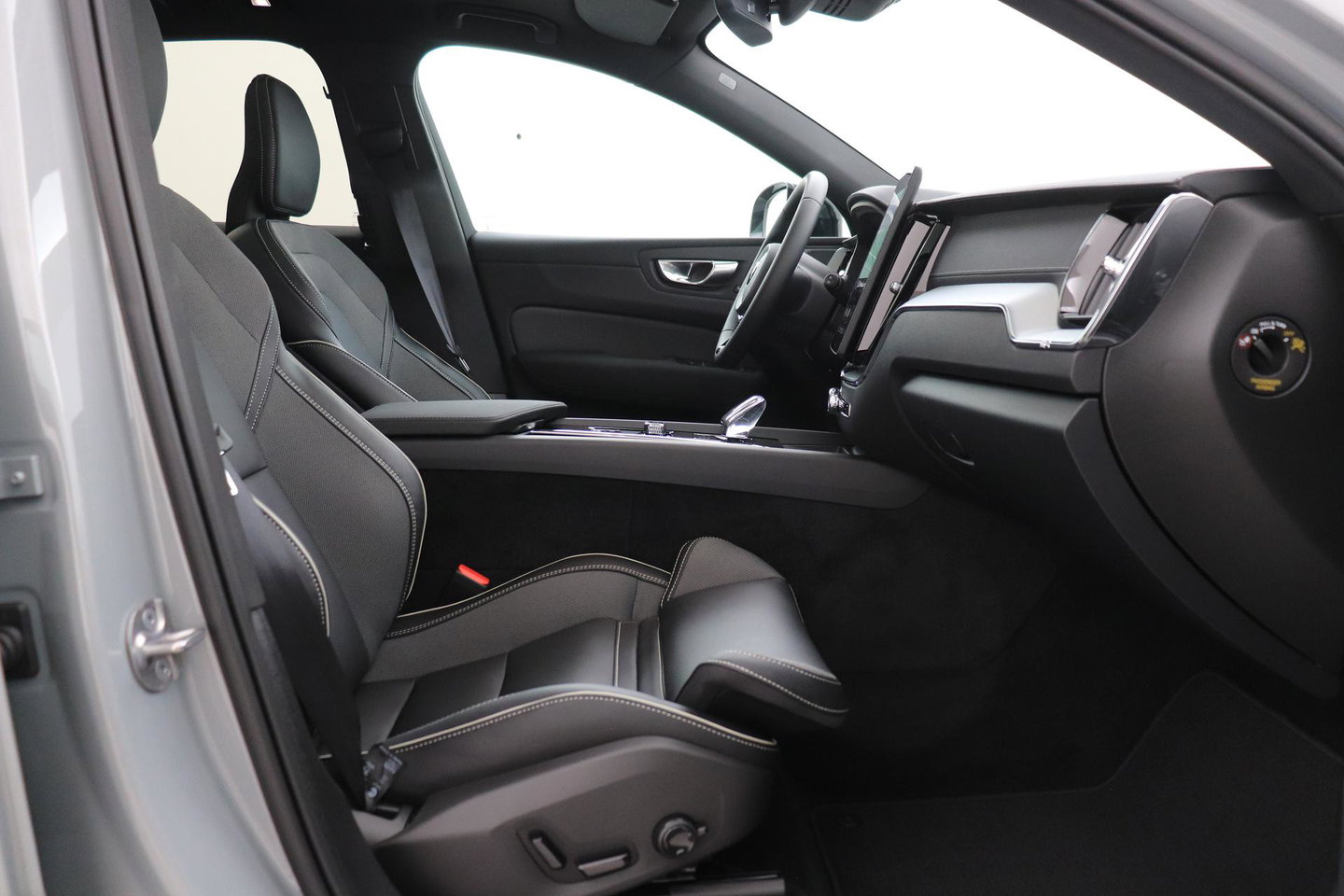 Volvo XC60 T8 Ultra Black Edition | Harman/Kardon | Panoramadak | BLIS | 360° Camera | Head-Up | Pilot Assist | Stoel+Stuurverwarming