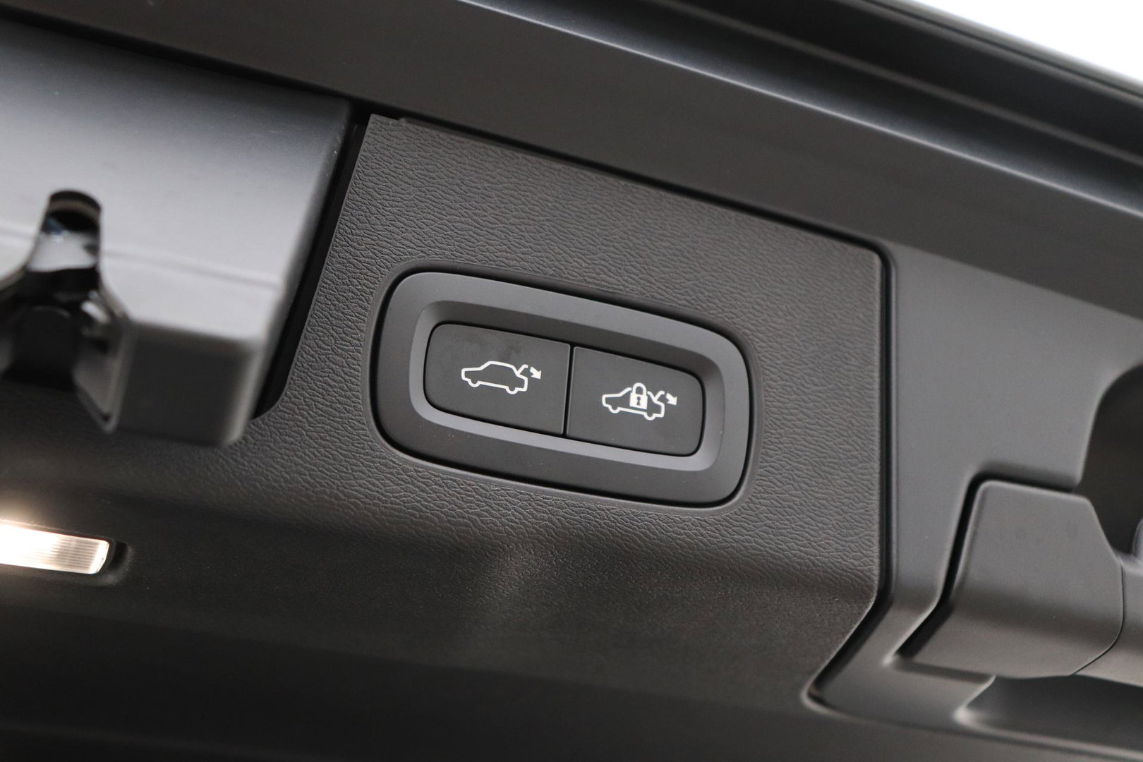 Volvo XC60 T8 Ultra Black Edition | Harman/Kardon | Panoramadak | BLIS | 360° Camera | Head-Up | Pilot Assist | Stoel+Stuurverwarming