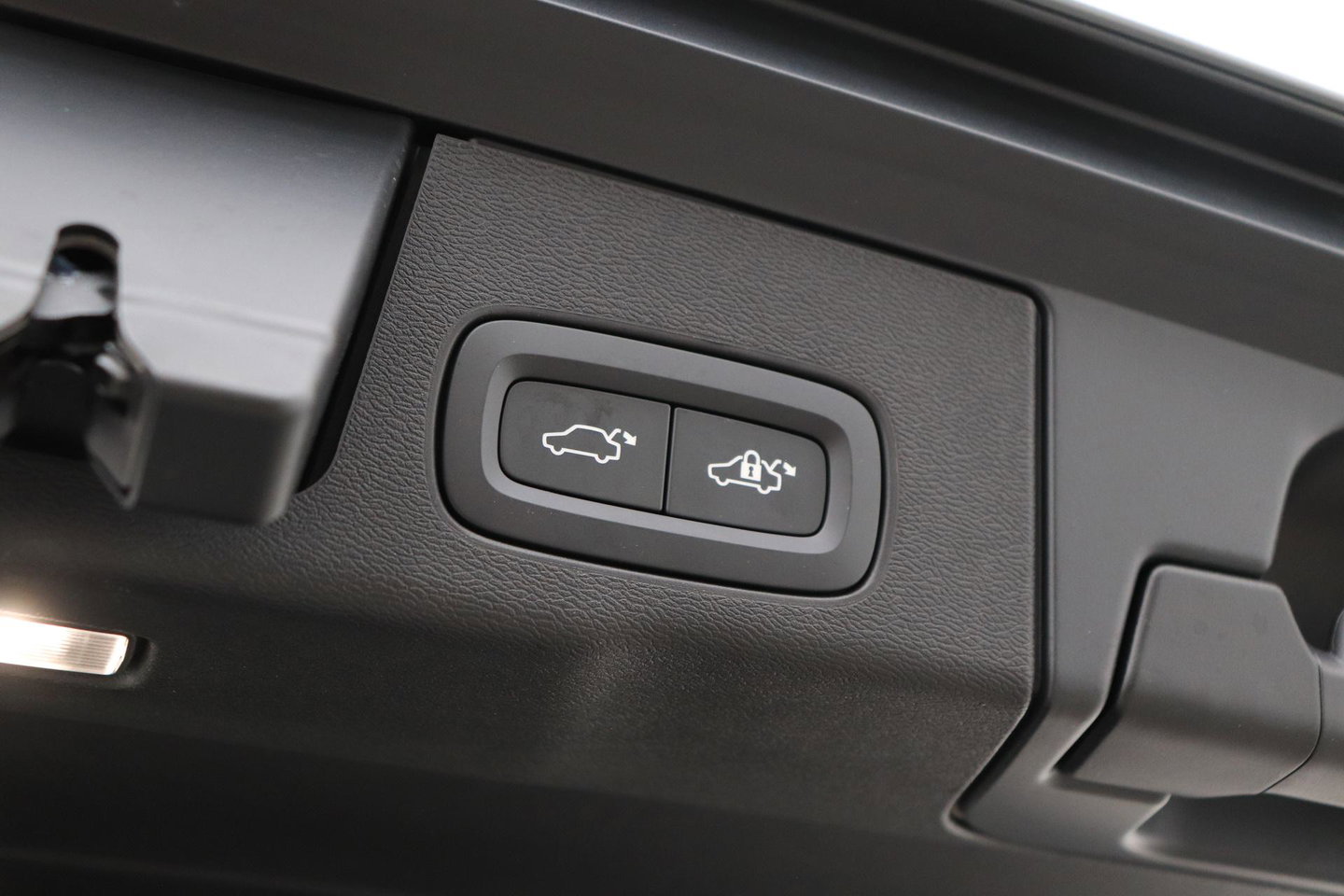 Volvo XC60 T8 Ultra Black Edition | Harman/Kardon | Panoramadak | BLIS | 360° Camera | Head-Up | Pilot Assist | Stoel+Stuurverwarming