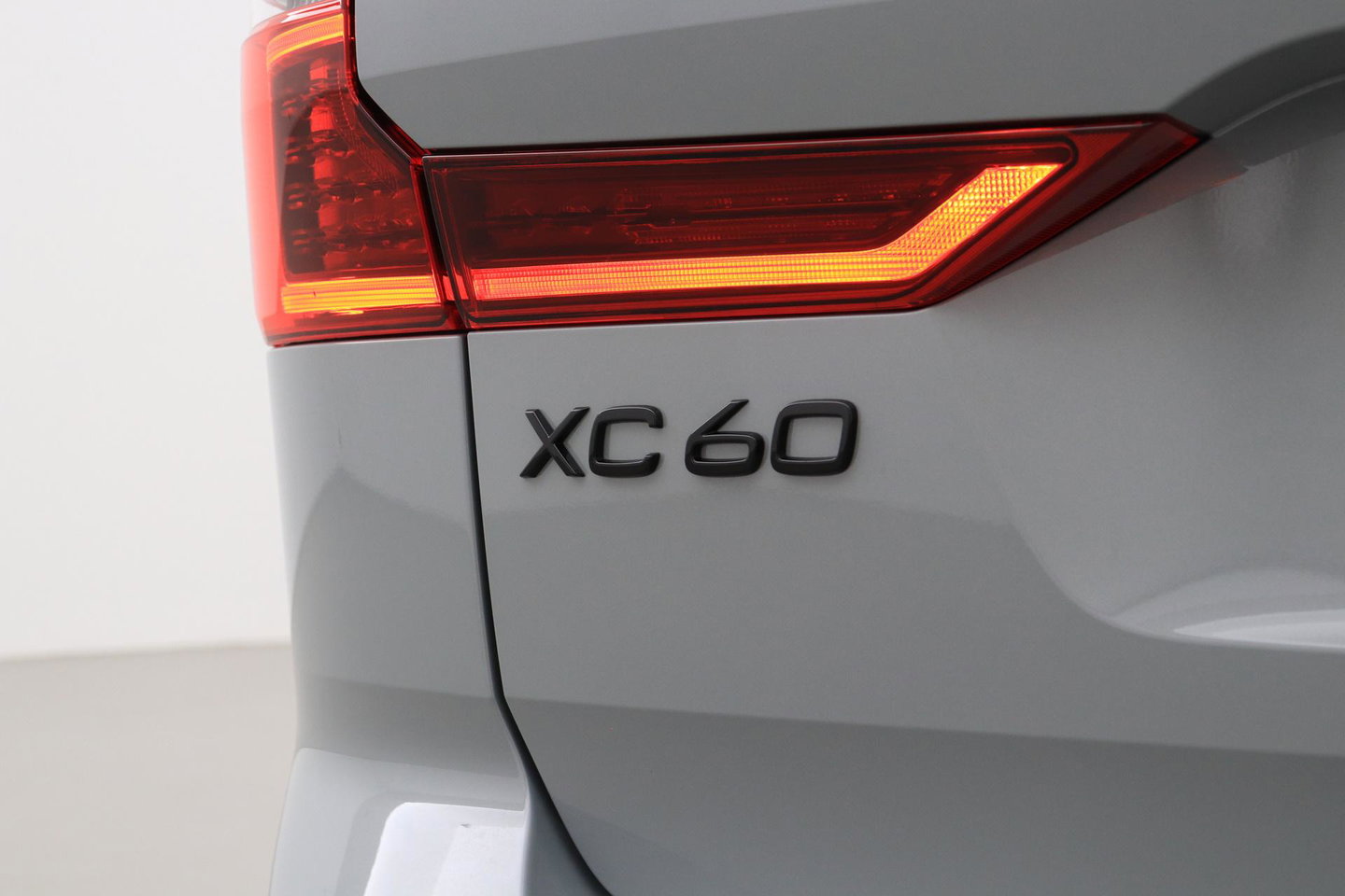 Volvo XC60 T8 Ultra Black Edition | Harman/Kardon | Panoramadak | BLIS | 360° Camera | Head-Up | Pilot Assist | Stoel+Stuurverwarming