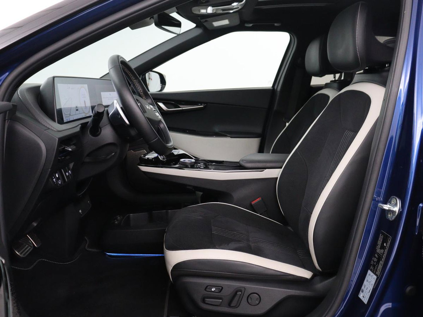 Kia EV6 GT-Line 77.4 kWh | SOH 95,1% | Panoramadak | Memory | Stuur/stoel verwarming | Stoel ventilatie| Meridian sound | Adaptive cruise | Head-up | Carplay | Sfeerverlichting | 360 camera | Park assist