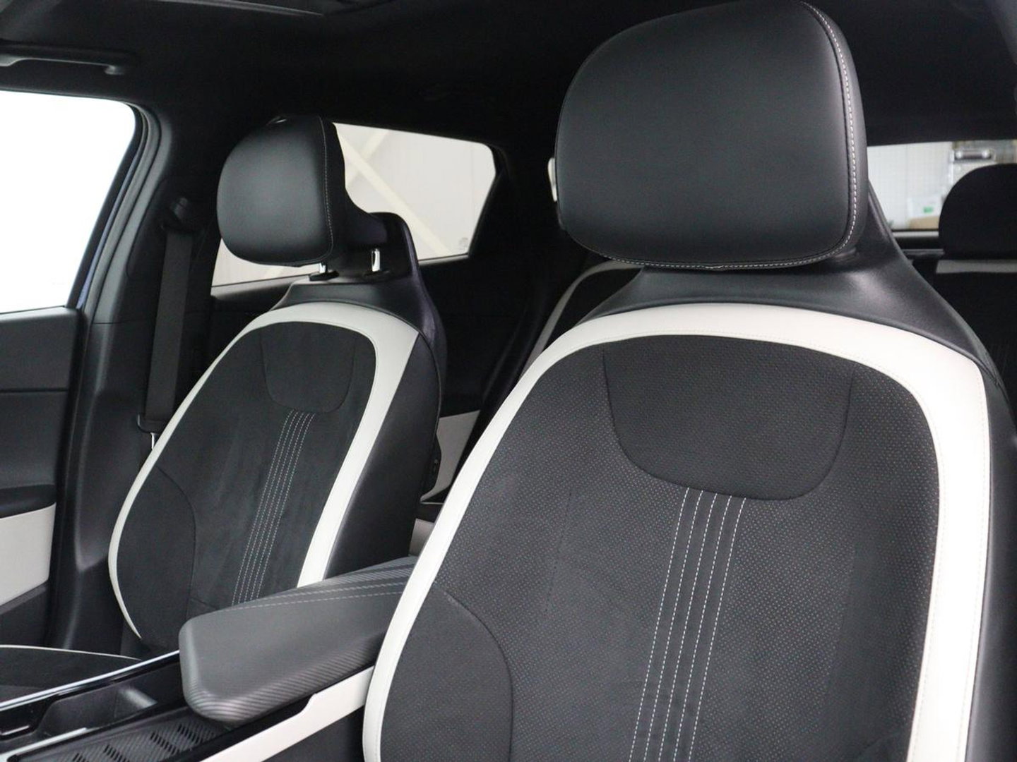Kia EV6 GT-Line 77.4 kWh | SOH 95,1% | Panoramadak | Memory | Stuur/stoel verwarming | Stoel ventilatie| Meridian sound | Adaptive cruise | Head-up | Carplay | Sfeerverlichting | 360 camera | Park assist