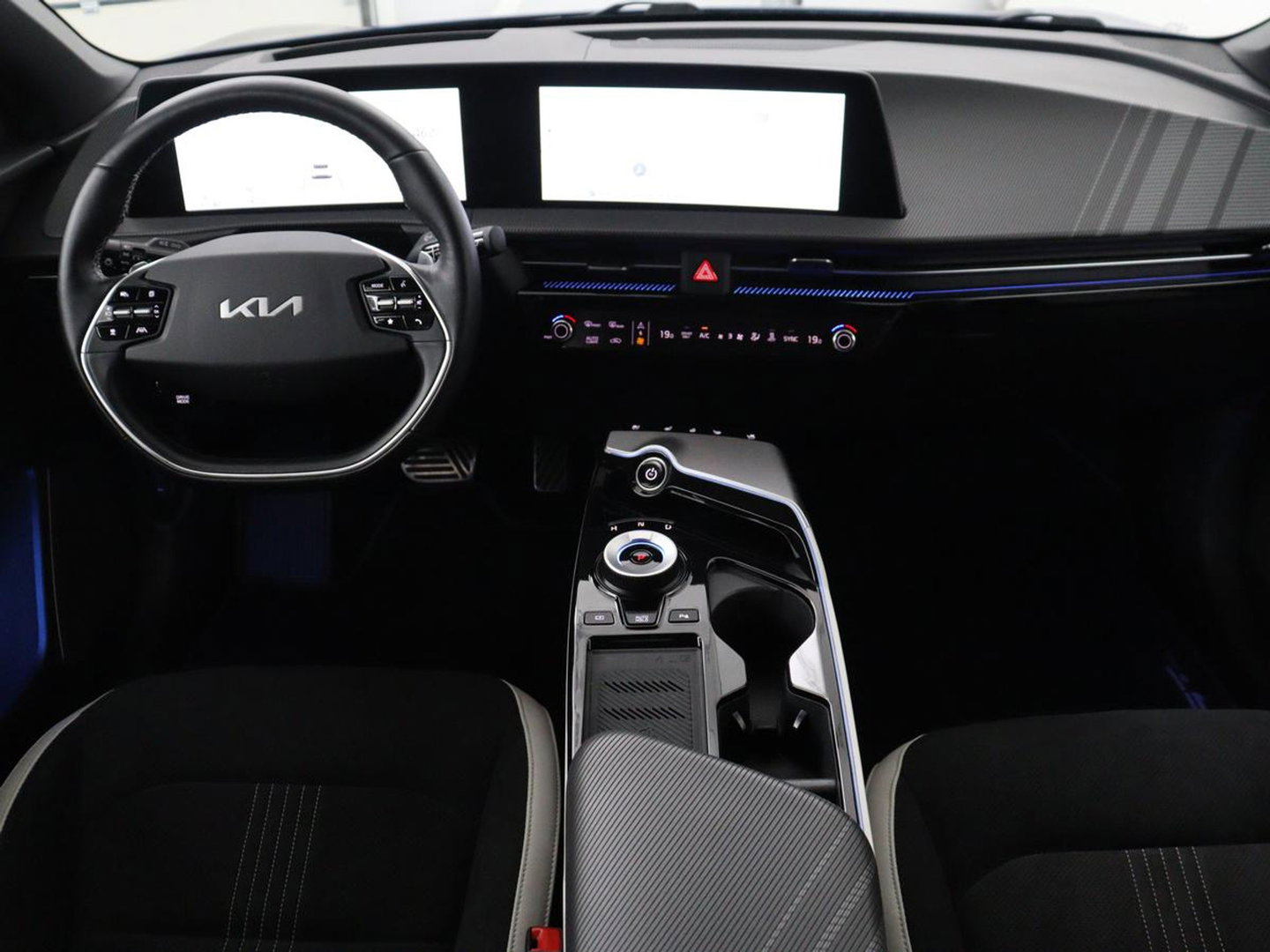 Kia EV6 GT-Line 77.4 kWh | SOH 95,1% | Panoramadak | Memory | Stuur/stoel verwarming | Stoel ventilatie| Meridian sound | Adaptive cruise | Head-up | Carplay | Sfeerverlichting | 360 camera | Park assist