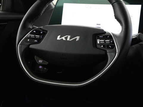 Kia EV6 GT-Line 77.4 kWh | SOH 95,1% | Panoramadak | Memory | Stuur/stoel verwarming | Stoel ventilatie| Meridian sound | Adaptive cruise | Head-up | Carplay | Sfeerverlichting | 360 camera | Park assist