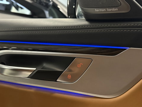 BMW 7 Serie 740i 327PK / High Ex. / 4-wiel besturing / head-up / 360° / LED