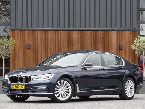 BMW 7 Serie 740i 327PK / High Ex. / 4-wiel besturing / head-up / 360° / LED