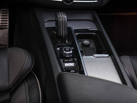 Volvo XC60 T6 Recharge AWD R-Design SOH 90,4% Leder Pano BLIS Harman Kardon