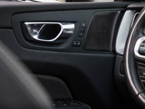 Volvo XC60 T6 Recharge AWD R-Design SOH 90,4% Leder Pano BLIS Harman Kardon