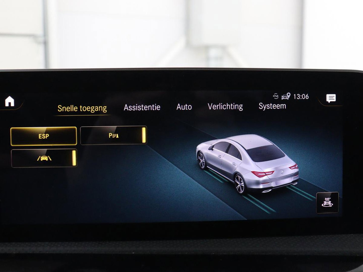 Mercedes-Benz CLA-Klasse 180 Business Solution AMG | Panoramadak | Leder/alcantara | Stoelverwarming | Cruise control | Navigatie | Carplay | Climate control | Camera | Park assist