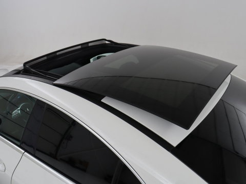 Mercedes-Benz CLA-Klasse 180 Business Solution AMG | Panoramadak | Leder/alcantara | Stoelverwarming | Cruise control | Navigatie | Carplay | Climate control | Camera | Park assist