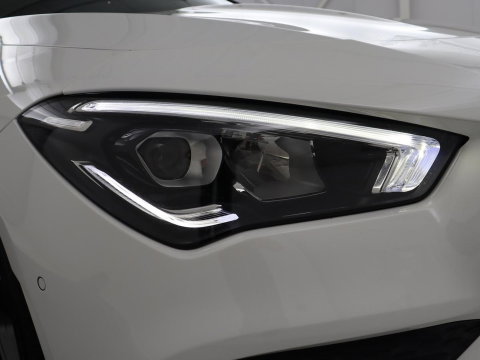 Mercedes-Benz CLA-Klasse 180 Business Solution AMG | Panoramadak | Leder/alcantara | Stoelverwarming | Cruise control | Navigatie | Carplay | Climate control | Camera | Park assist