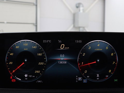Mercedes-Benz CLA-Klasse 180 Business Solution AMG | Panoramadak | Leder/alcantara | Stoelverwarming | Cruise control | Navigatie | Carplay | Climate control | Camera | Park assist