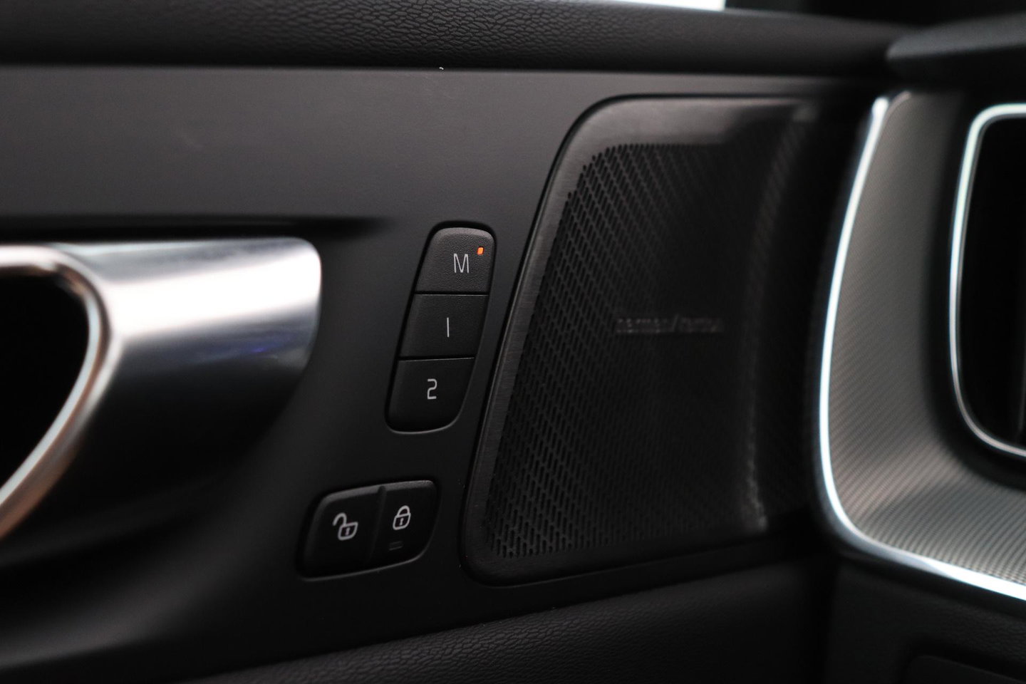 Volvo XC60 T8 Plus Black Edition | Harman/Kardon | 360° Camera | ACC | Standkachel | Keyless | Stoel+Stuurverwarming | 21 inch