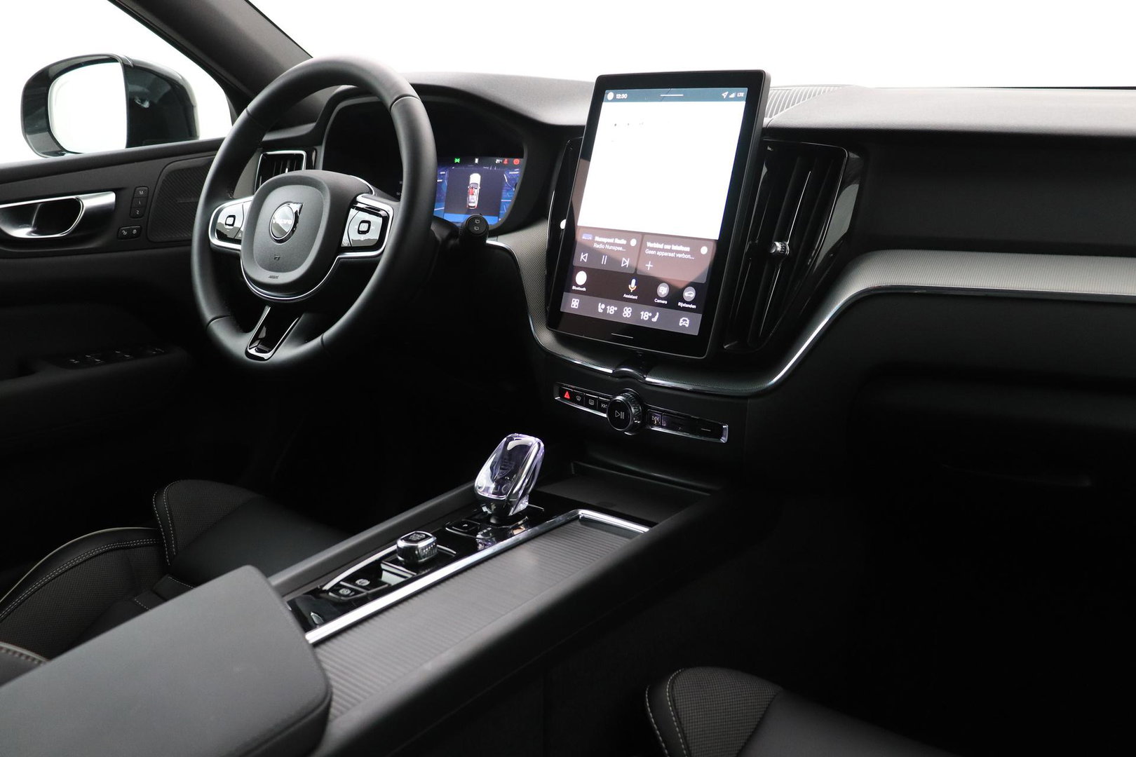 Volvo XC60 T8 Plus Black Edition | Harman/Kardon | 360° Camera | ACC | Standkachel | Keyless | Stoel+Stuurverwarming | 21 inch
