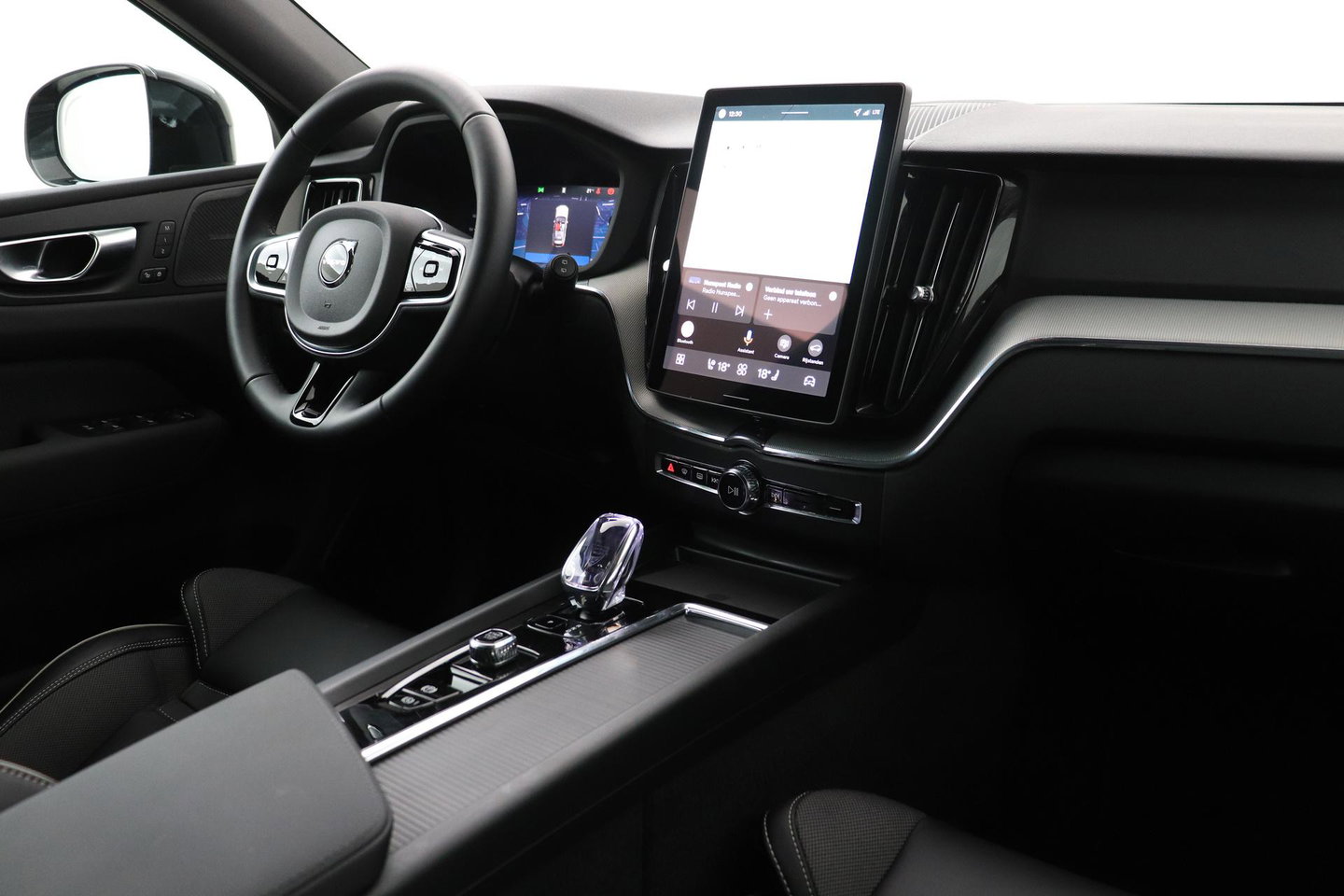 Volvo XC60 T8 Plus Black Edition | Harman/Kardon | 360° Camera | ACC | Standkachel | Keyless | Stoel+Stuurverwarming | 21 inch